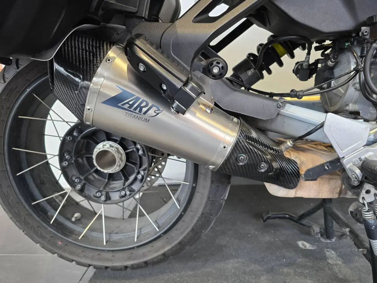 Moto Guzzi Stelvio (2024 - 26) (14)