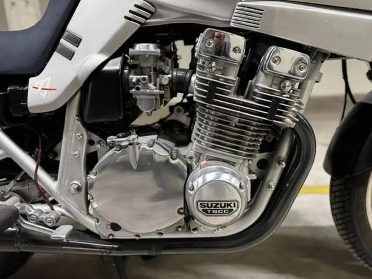 Suzuki GSX 1100S Katana (12)