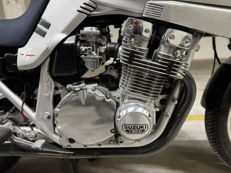 Suzuki GSX 1100S Katana (12)