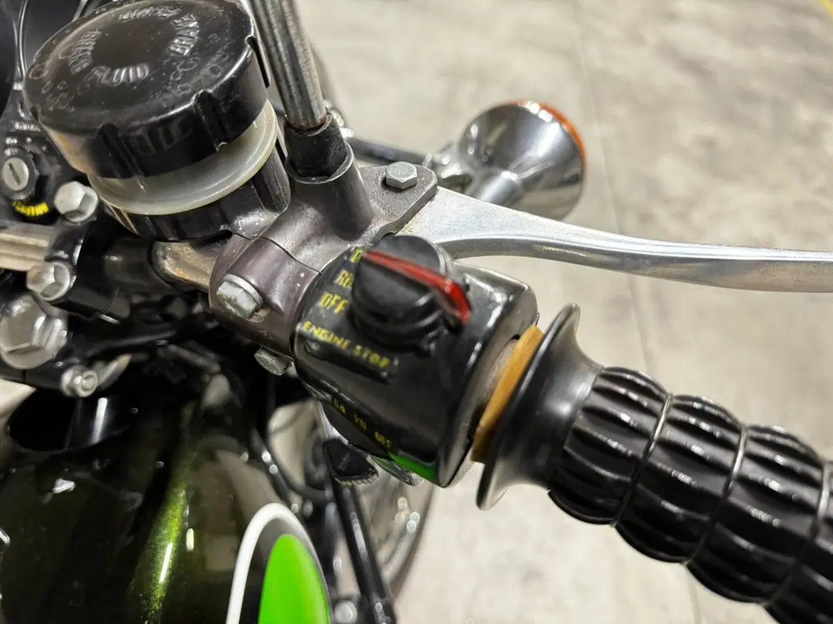 Kawasaki  MACH 3  (8)