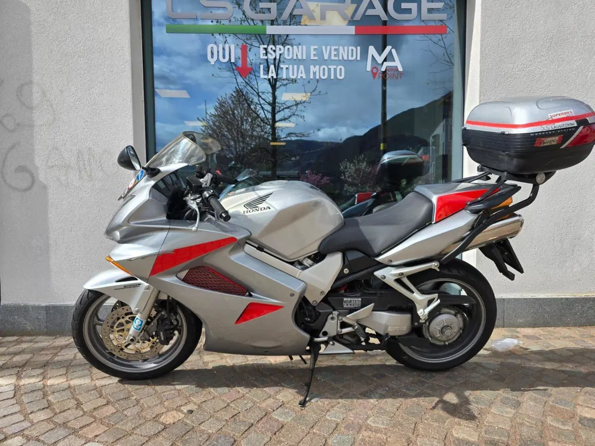 Honda VFR 800 (2002 - 05)