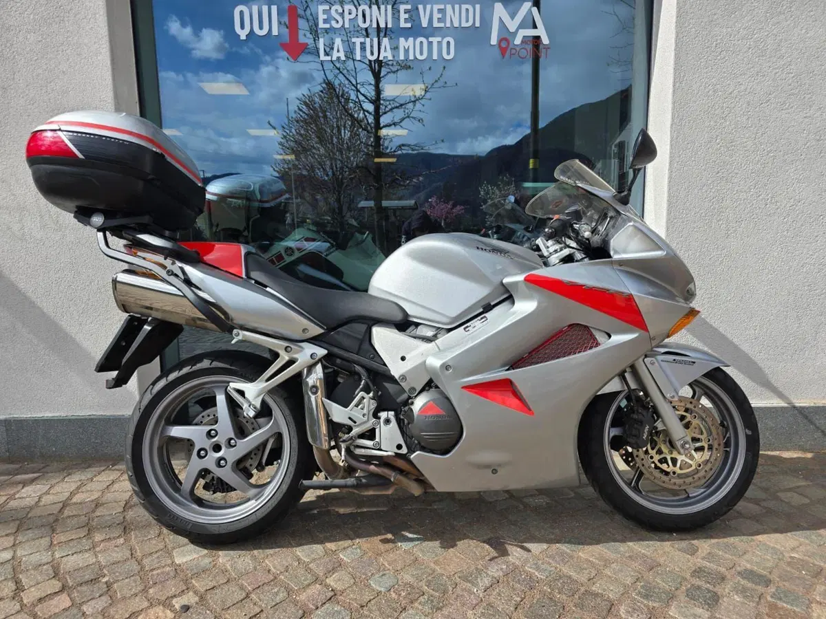Honda VFR 800 (2002 - 05) (2)