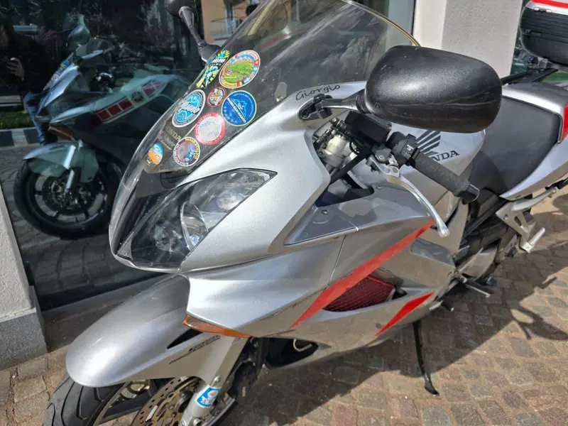 Honda VFR 800 (2002 - 05) (5)