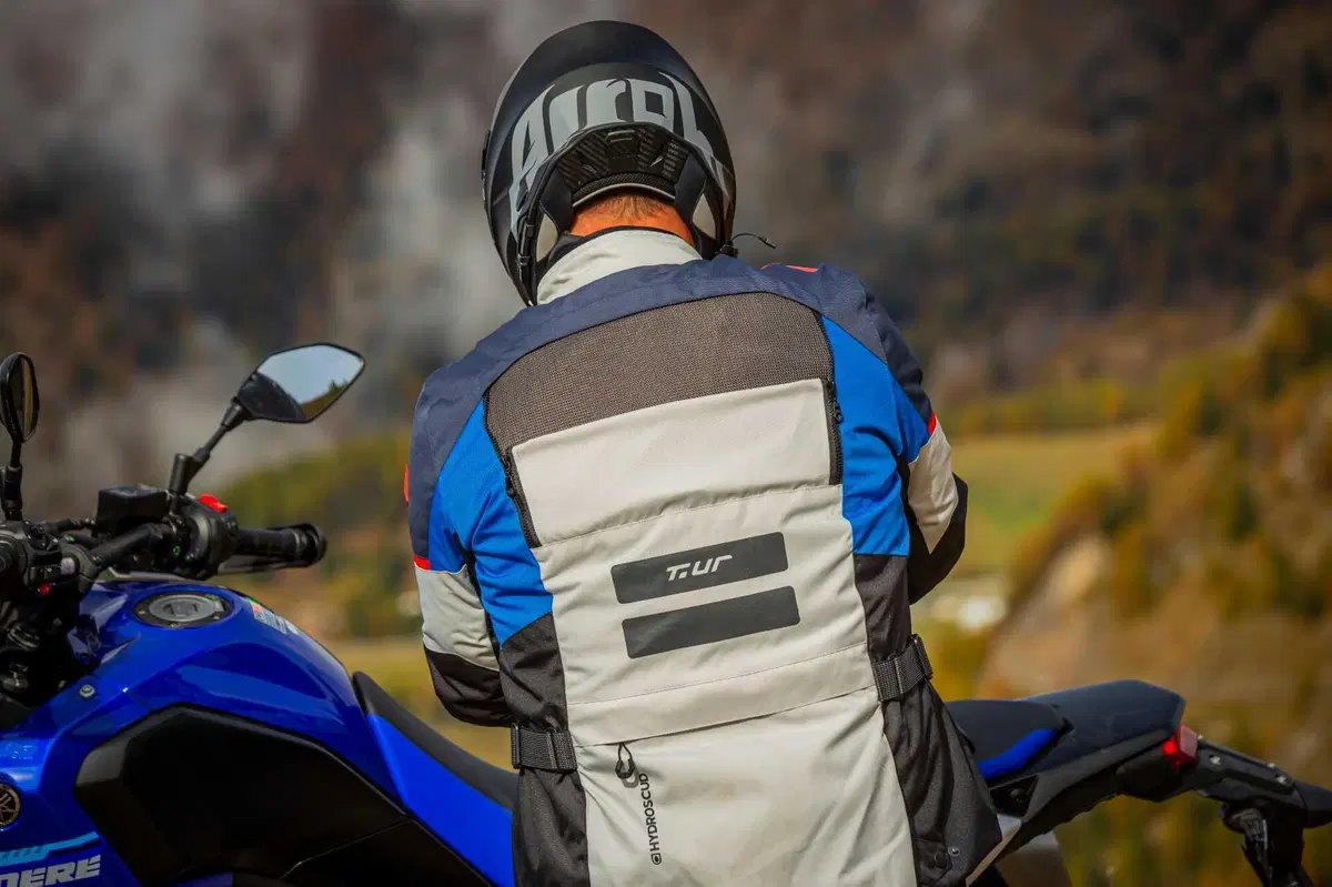 T.ur lancia la nuova giacca Iceland Hydroscud per il mototurismo a lungo raggio (12)