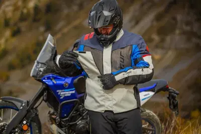 T.ur presenta la nuova giacca Iceland Hydroscud per il mototurismo a lungo raggio