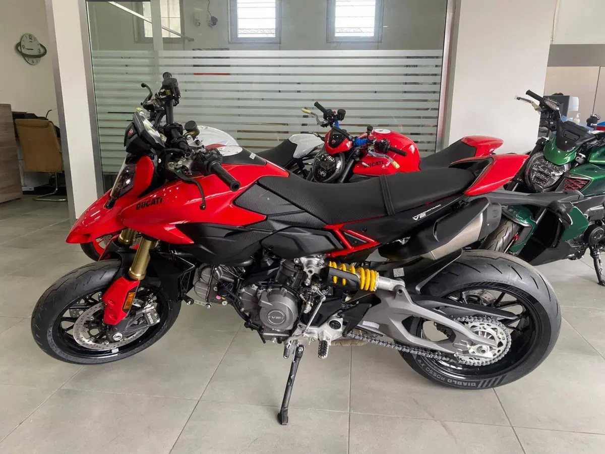 Ducati Hypermotard V2 (2026) (4)