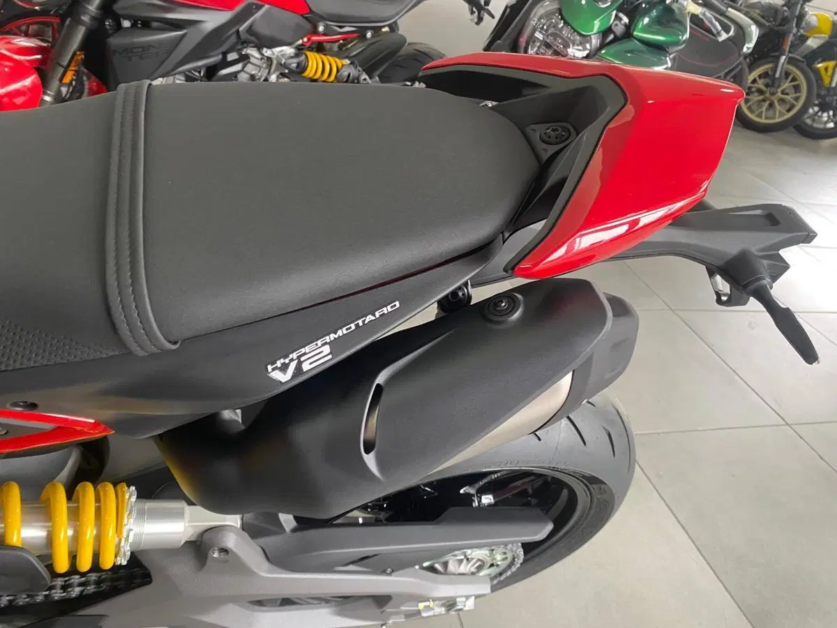 Ducati Hypermotard V2 (2026) (11)