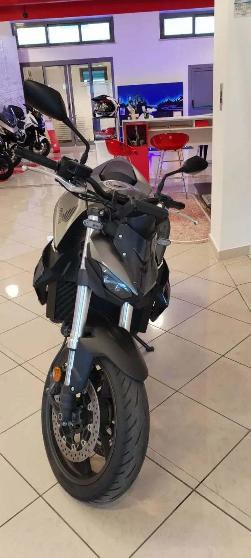 Honda CB 1000 Hornet (2025 - 26) (10)