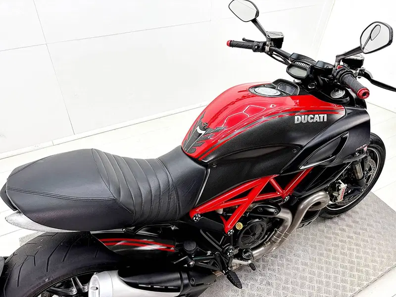 Ducati Diavel 1200 Carbon (2010 - 13) (18)