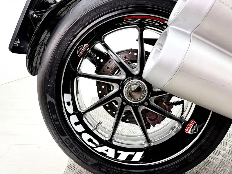 Ducati Diavel 1200 Carbon (2010 - 13) (7)