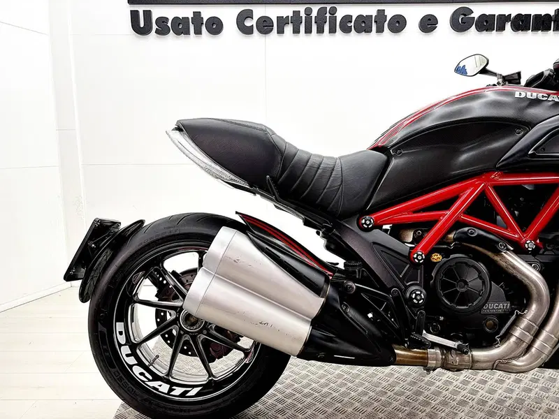 Ducati Diavel 1200 Carbon (2010 - 13) (8)