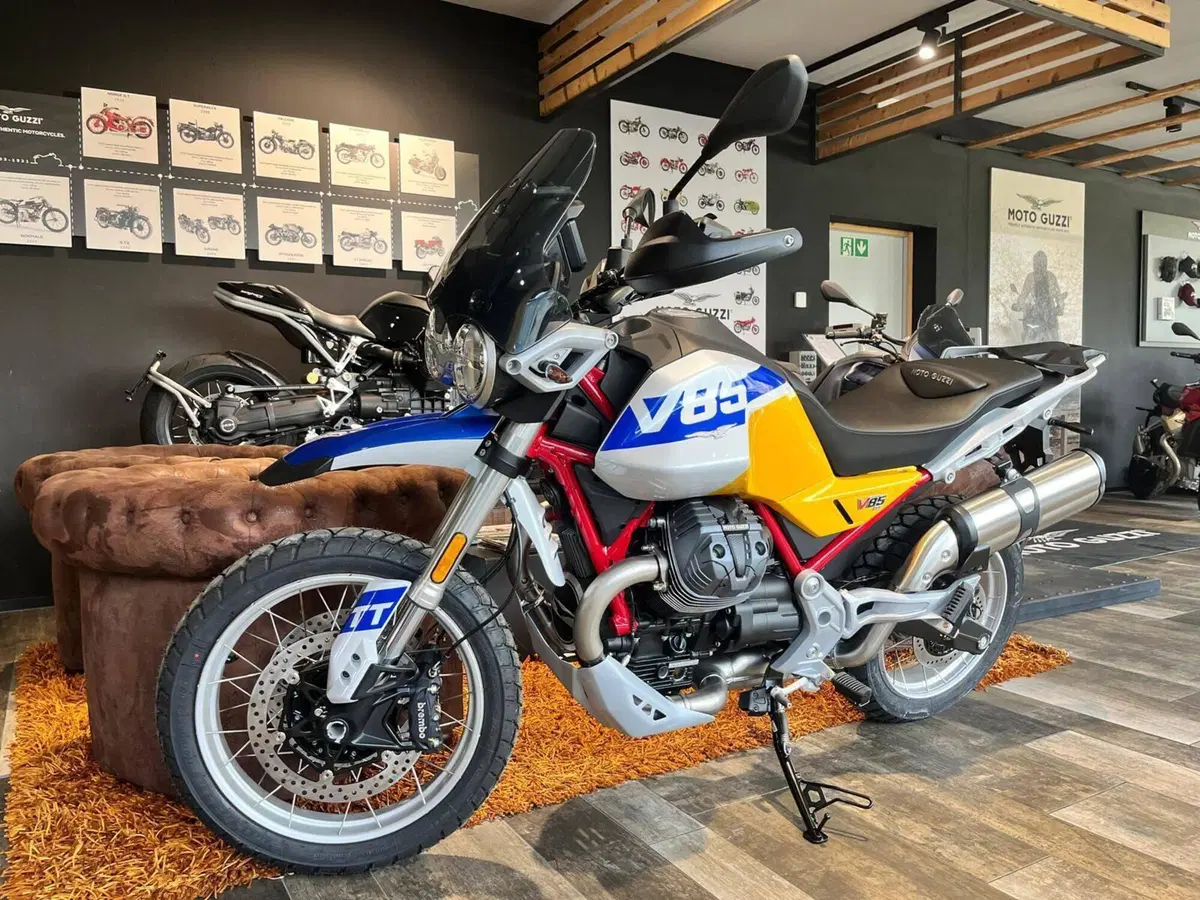 Moto Guzzi V85 TT (2024 - 26) (3)