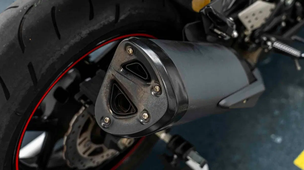 Kawasaki Z 750 R (2011 - 14) (13)