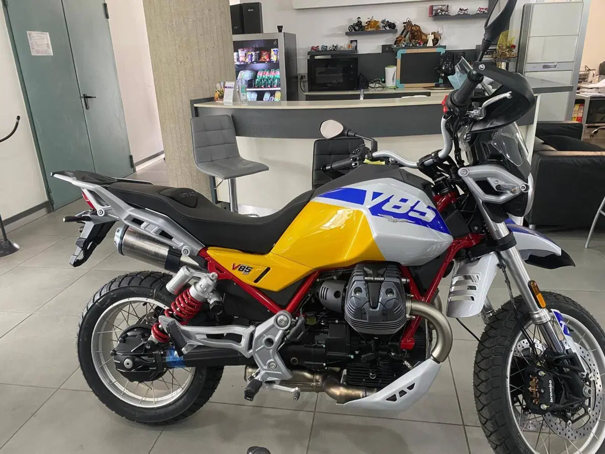 Moto Guzzi V85 TT (2024 - 26) (3)