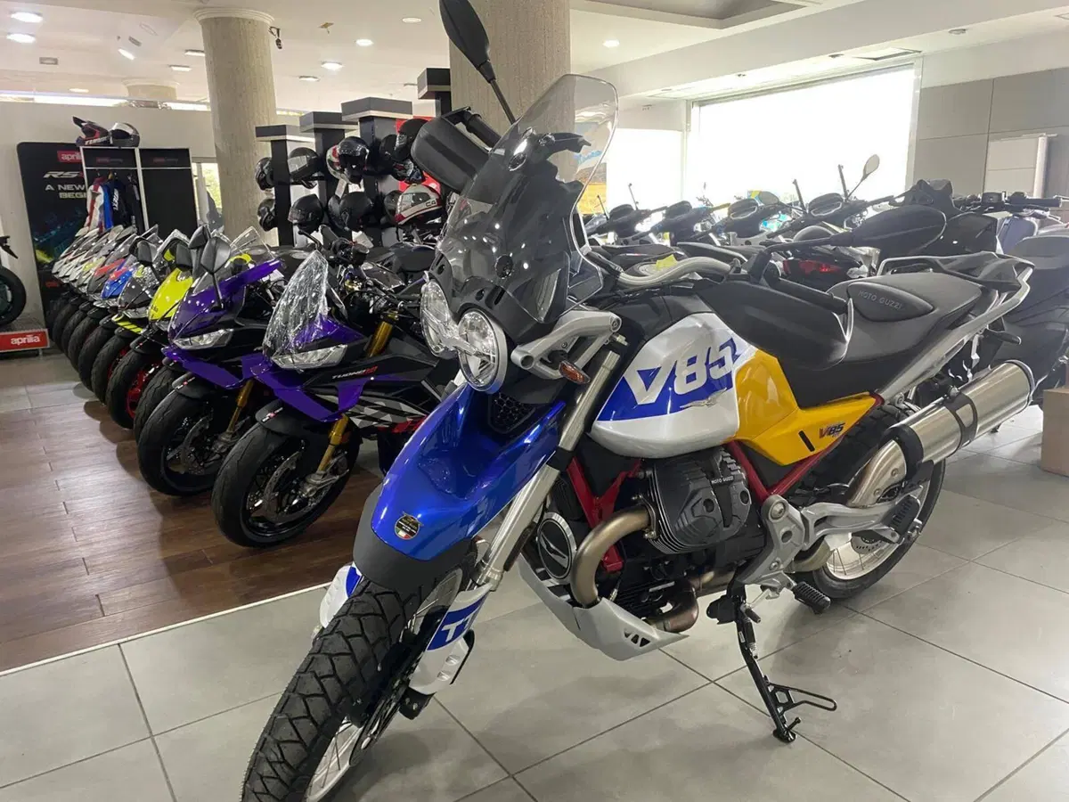 Moto Guzzi V85 TT (2024 - 26) (4)
