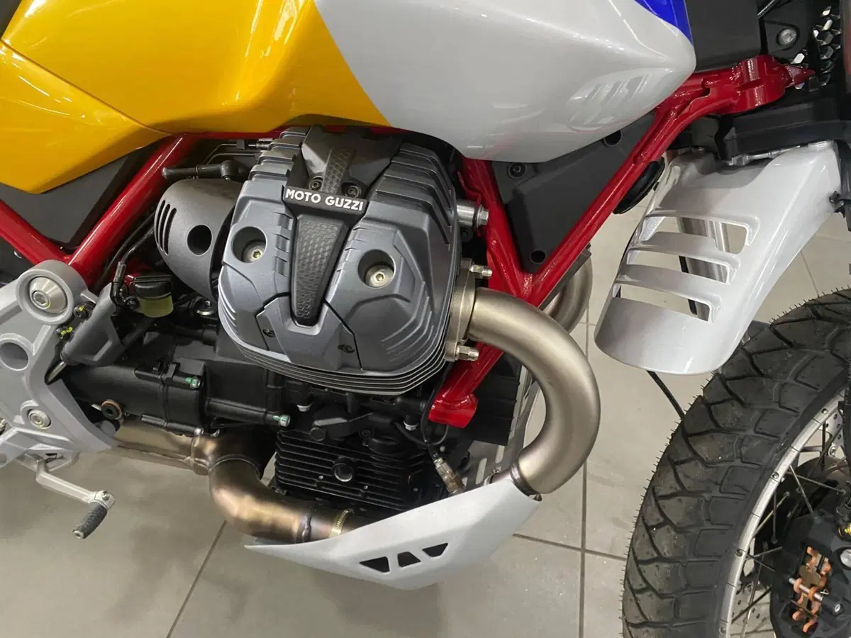 Moto Guzzi V85 TT (2024 - 26) (7)