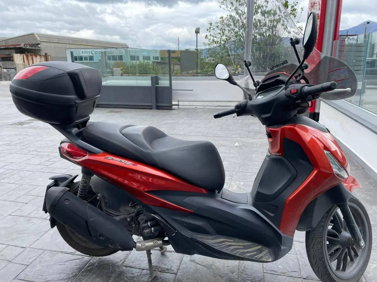 Piaggio Beverly 300 ABS-ASR (2021 - 25) (2)