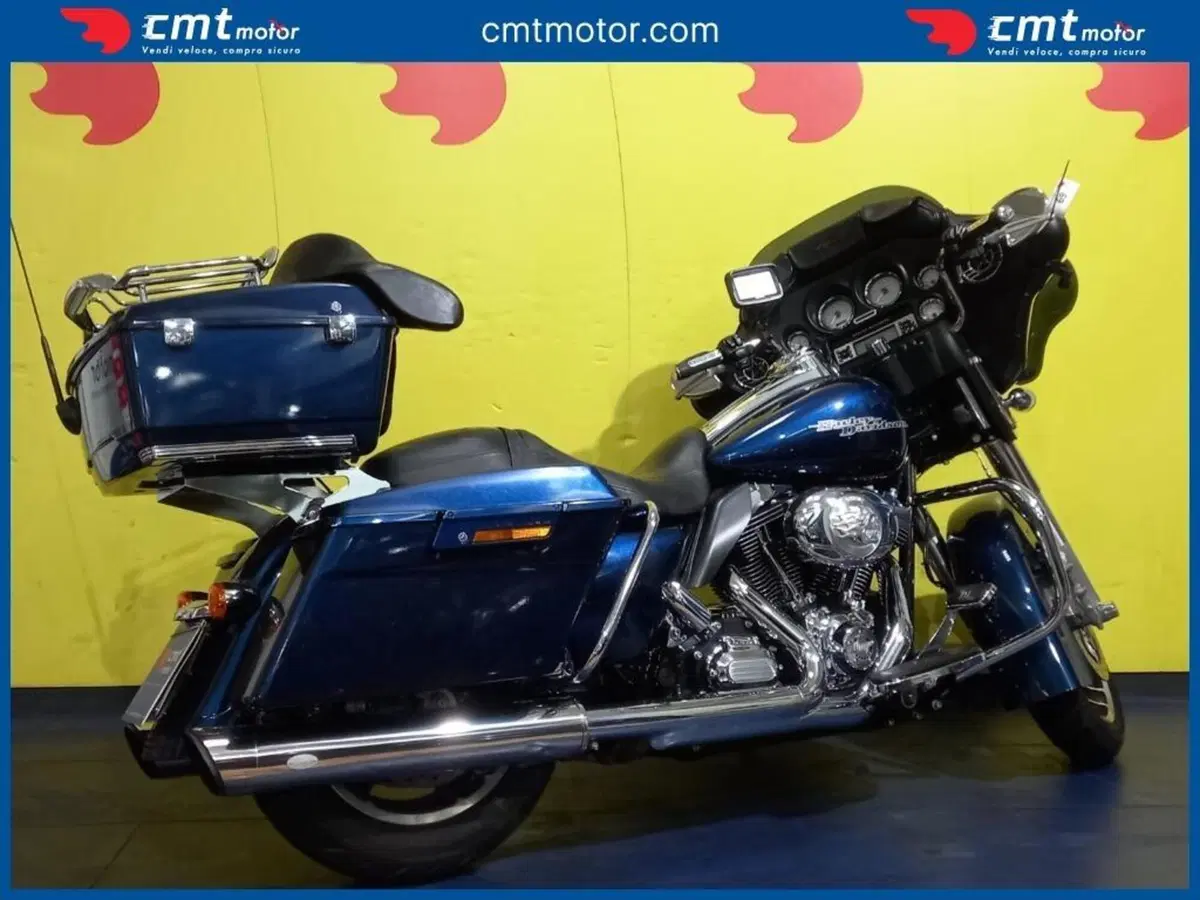 Harley-Davidson 1690 Street Glide (2011 - 13) - FLHX (4)