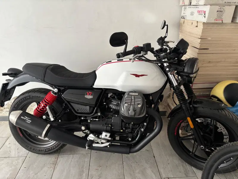 Moto Guzzi V7 Stone Ten (2024 - 25)