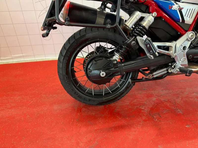 Moto Guzzi V85 TT (2021 - 23) (11)