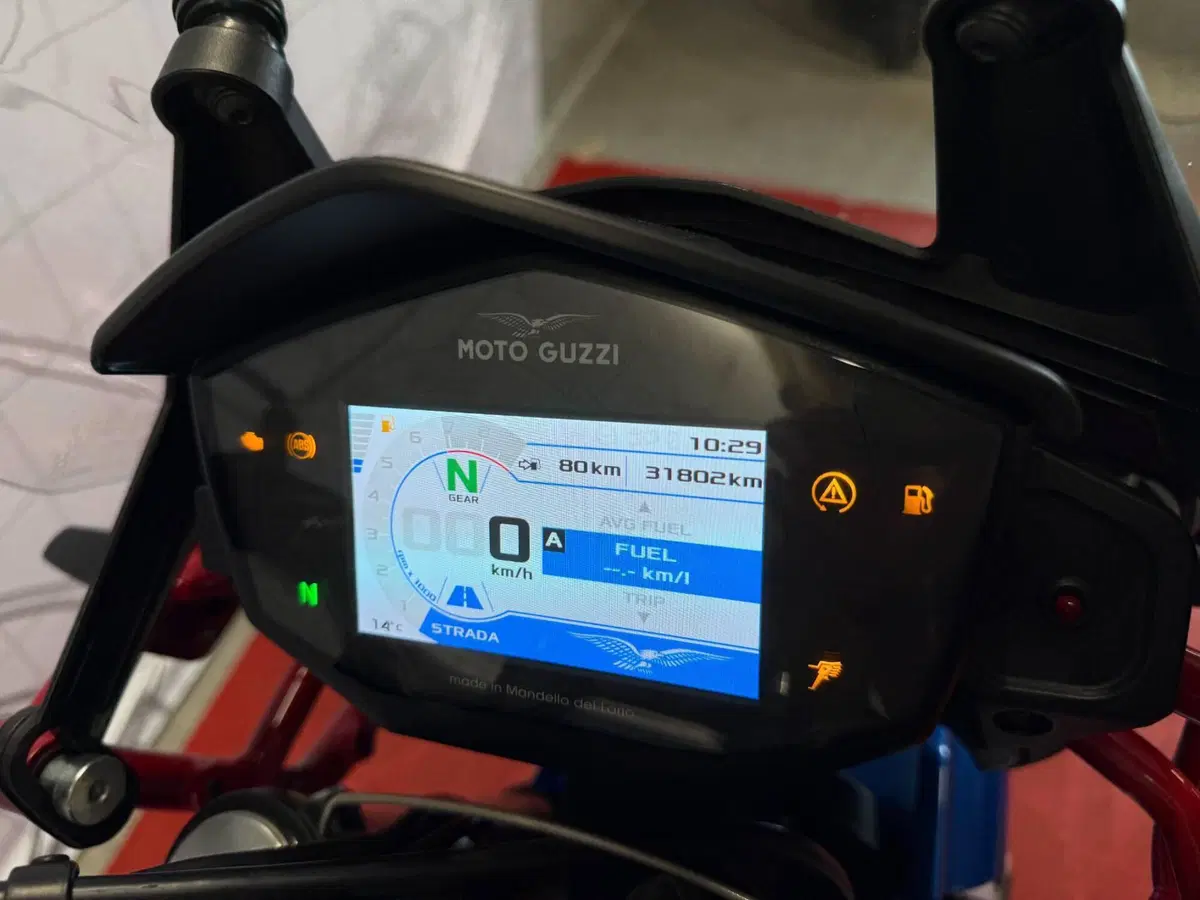 Moto Guzzi V85 TT (2021 - 23) (7)