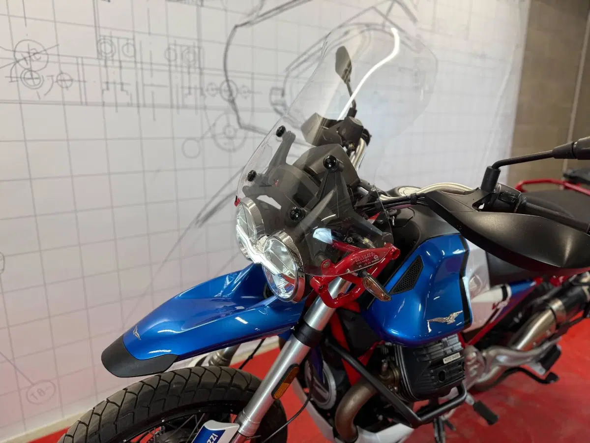 Moto Guzzi V85 TT (2021 - 23) (14)