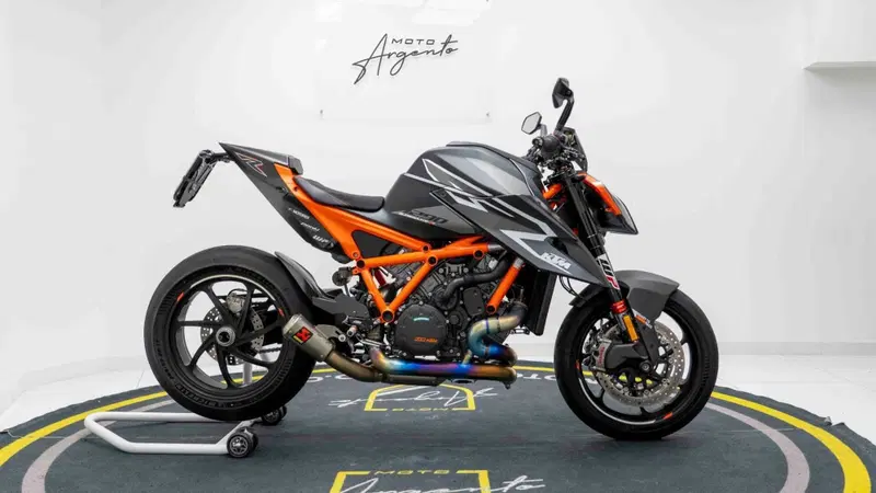 KTM 1290 Super Duke RR (2023) (2)