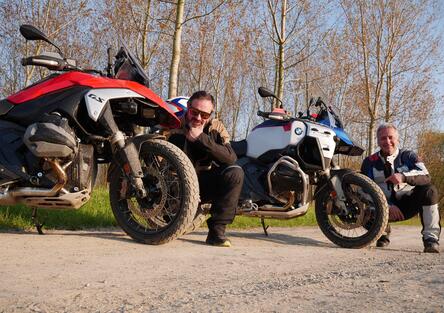 Strada o non... strada? Prendiamo GS e GSA e le gommiamo con le MICHELIN Anakee Adventure 2 [VIDEO]