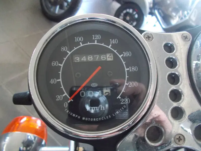 Triumph Thunderbird 900 (1995 - 01) (6)