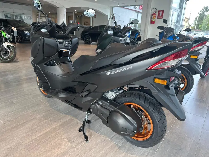 Suzuki Burgman 400 (2025 - 26) (2)