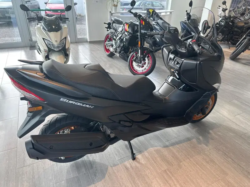 Suzuki Burgman 400 (2025 - 26) (3)