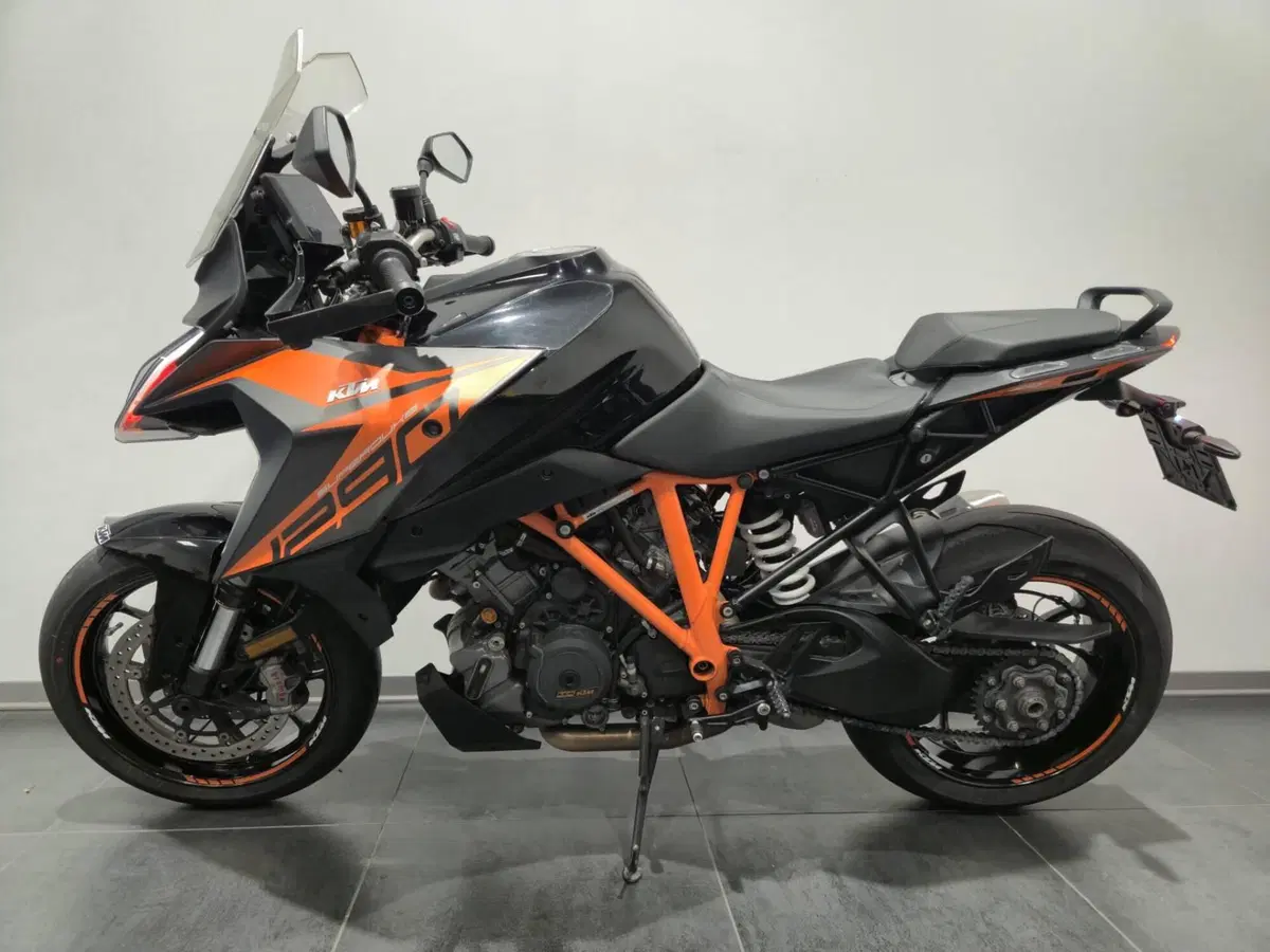KTM 1290 Super Duke GT (2019 - 20) (2)