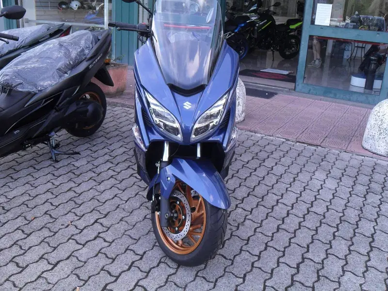 Suzuki Burgman 400 (2025 - 26) (5)