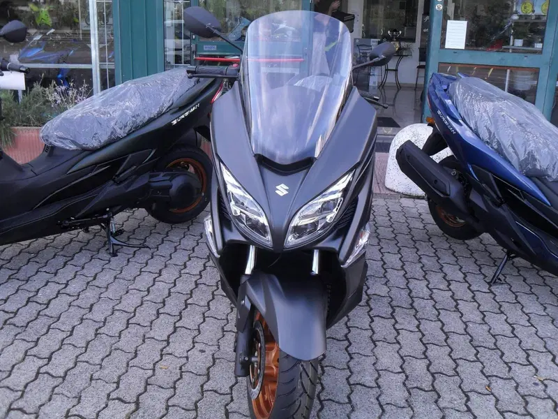 Suzuki Burgman 400 (2025 - 26) (9)