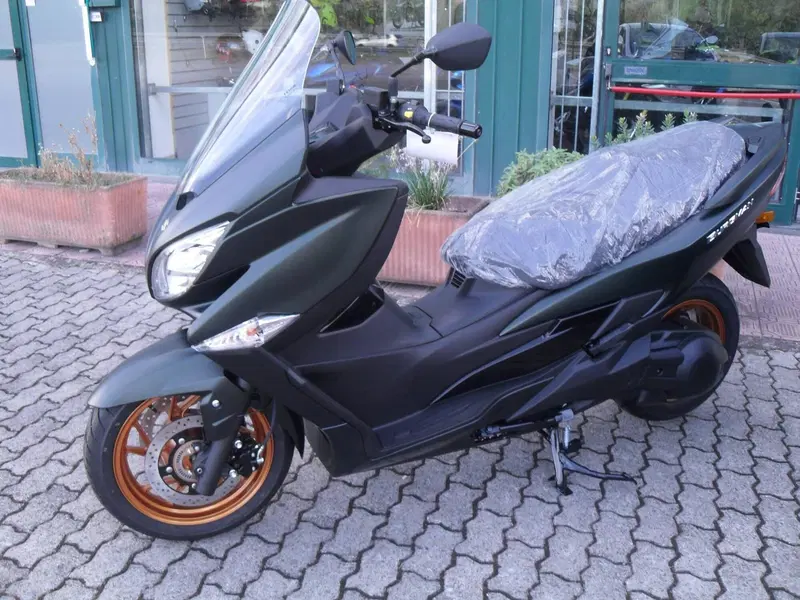 Suzuki Burgman 400 (2025 - 26) (4)