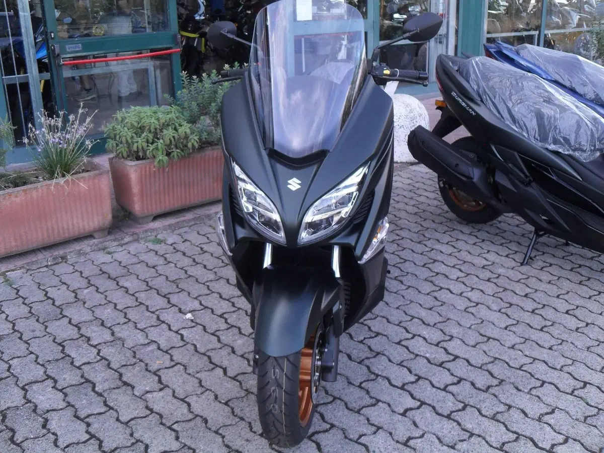 Suzuki Burgman 400 (2025 - 26) (7)