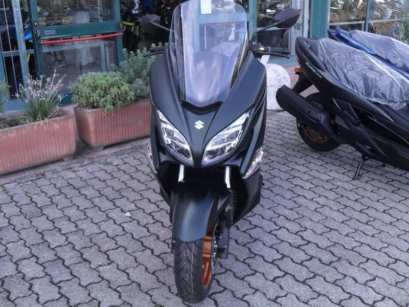 Suzuki Burgman 400 (2025 - 26) (7)