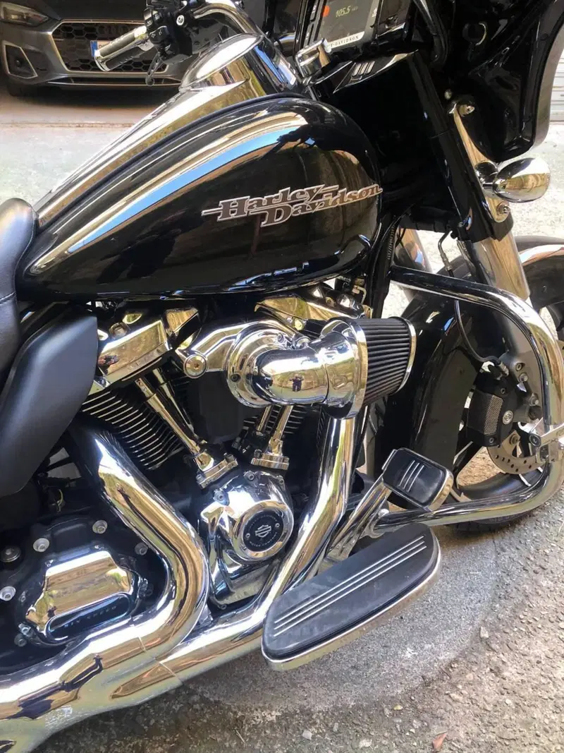 Harley-Davidson 107 Street Glide (2017 - 19) - FLHX (4)