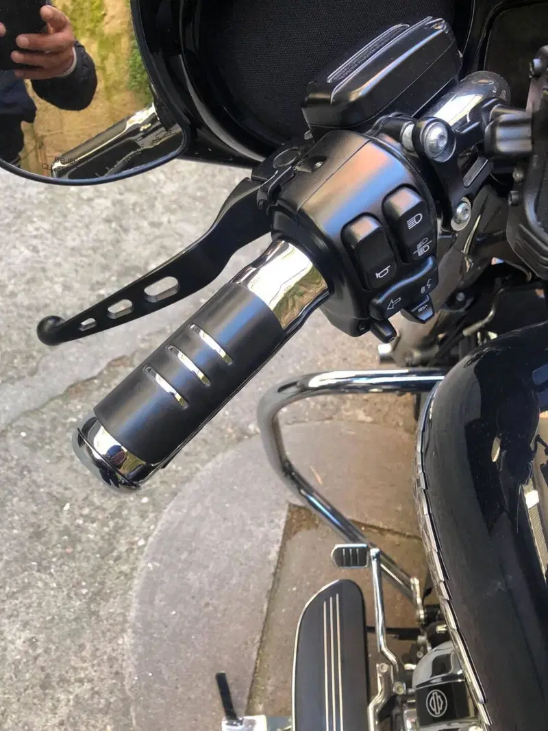 Harley-Davidson 107 Street Glide (2017 - 19) - FLHX (11)