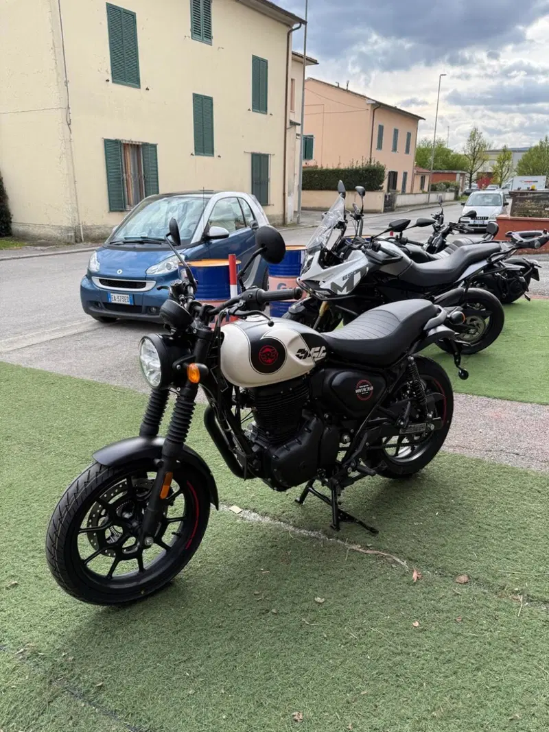 Royal Enfield HNTR 350 (2022 - 26) (4)