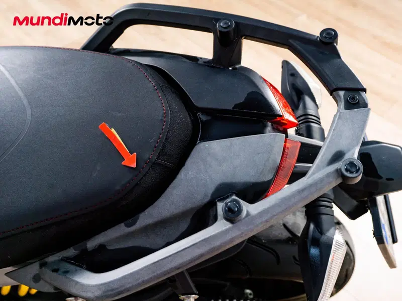 Ducati Hyperstrada 821 (2013 - 15) (13)