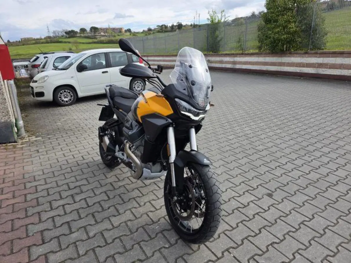 Moto Guzzi Stelvio (2024 - 26) (2)