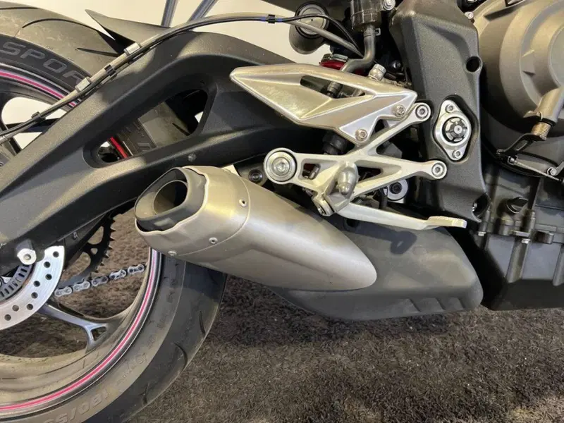 Triumph Street Triple R (2017 - 20) (10)