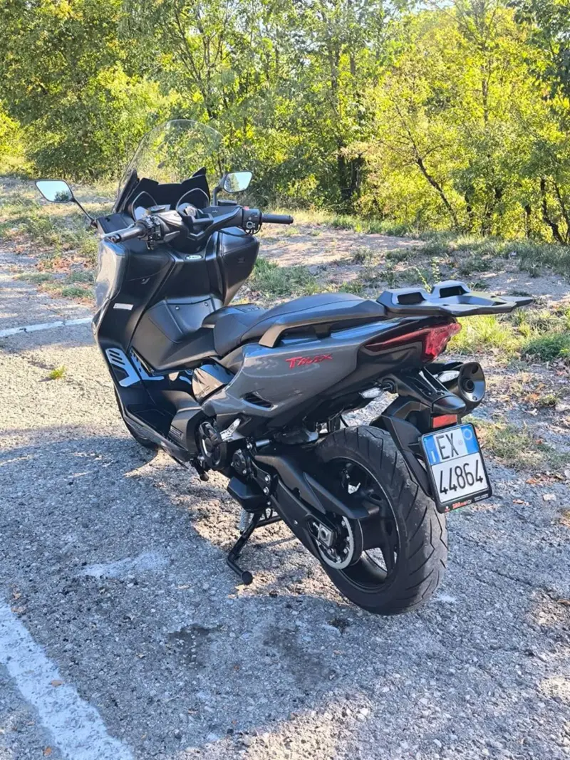 Yamaha T-Max 560 Tech Max (2021) (2)