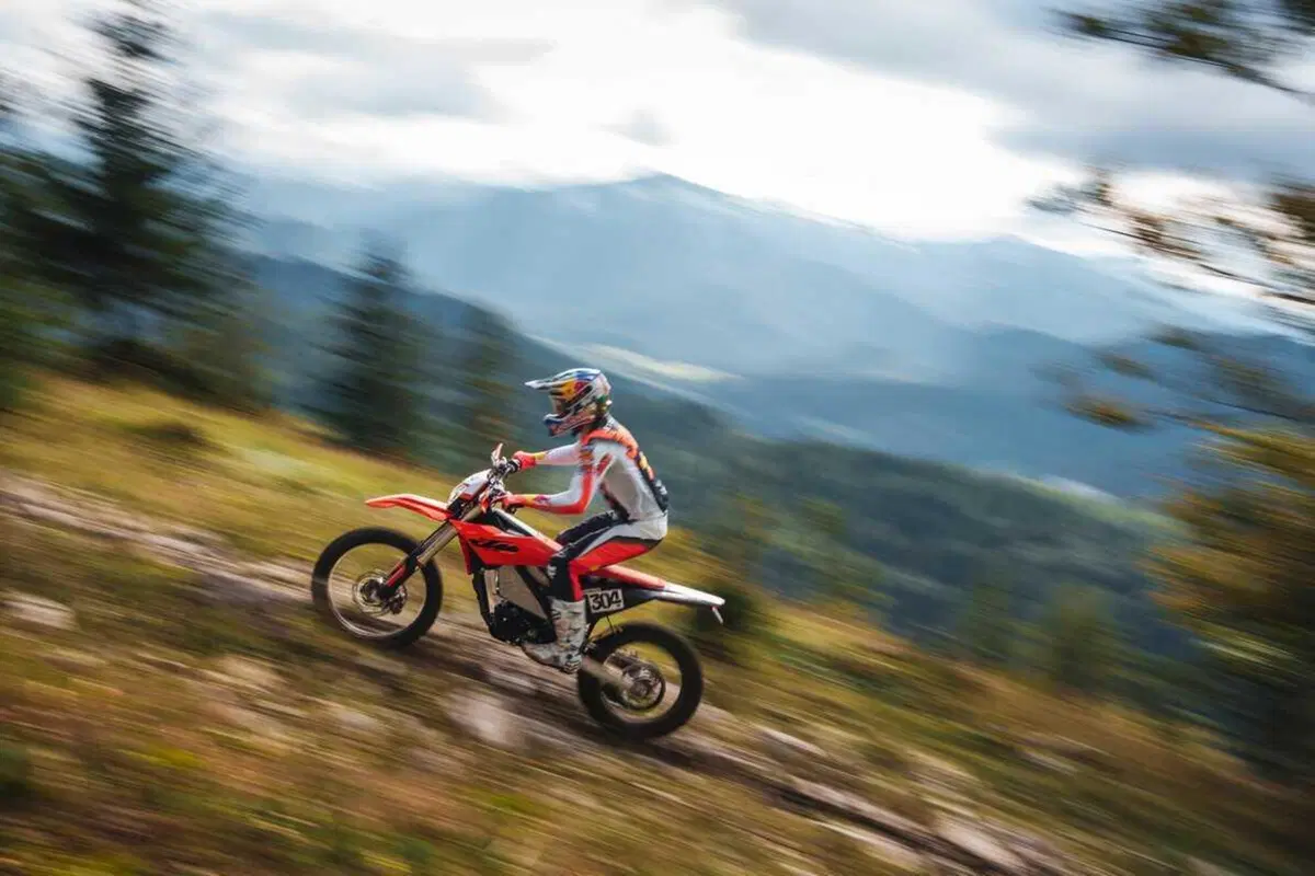 KTM Freeride E 2027, evoluzione tecnica e nuovi parametri prestazionali per l'elettrica da enduro (2)