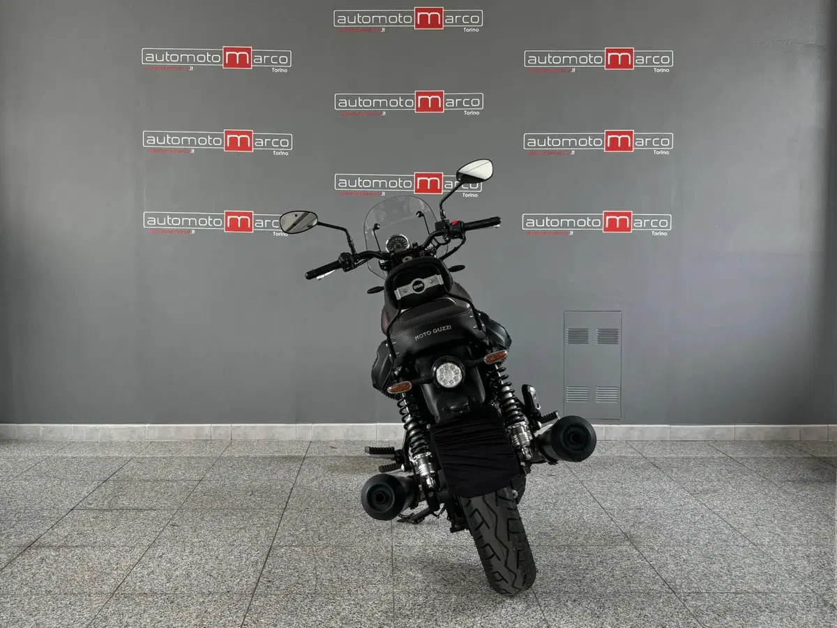 Moto Guzzi V7 III Stone Night Pack (2019 - 20) (5)