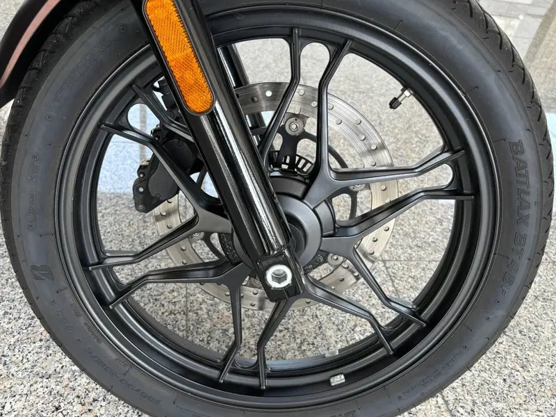 Moto Guzzi V7 III Stone Night Pack (2019 - 20) (11)