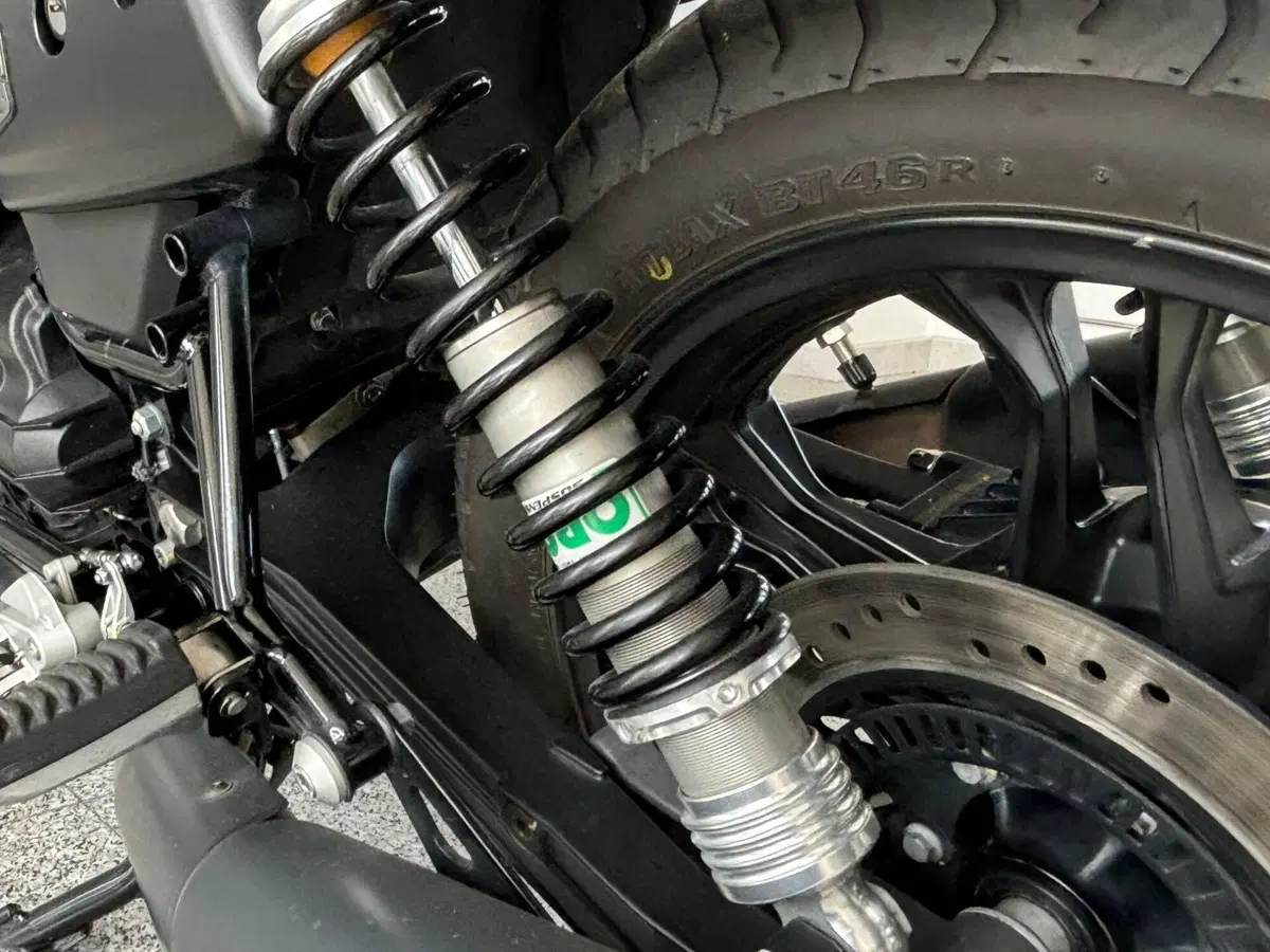 Moto Guzzi V7 III Stone Night Pack (2019 - 20) (13)