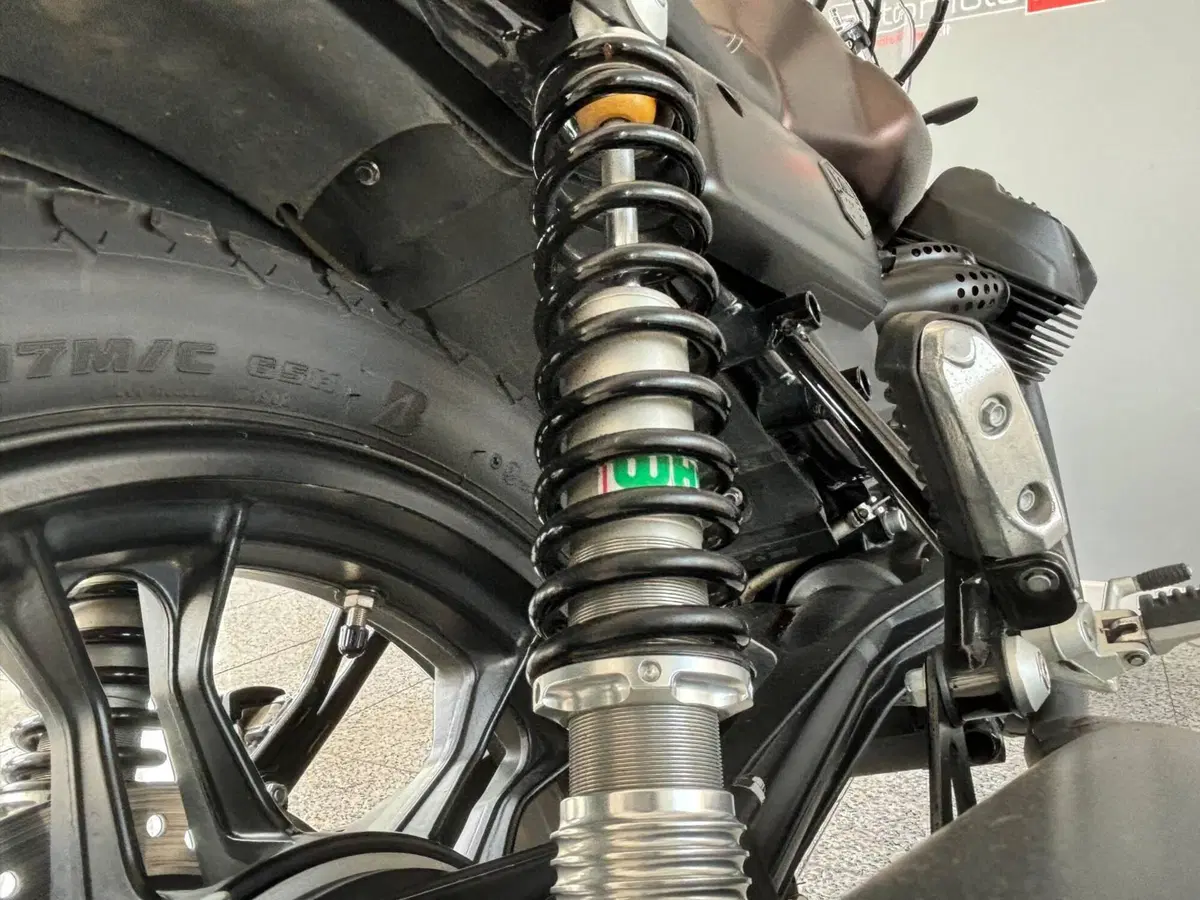 Moto Guzzi V7 III Stone Night Pack (2019 - 20) (12)