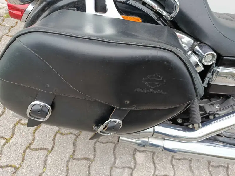 Harley-Davidson 1584 Super Glide Custom (2008 - 13) - FXDC (2)